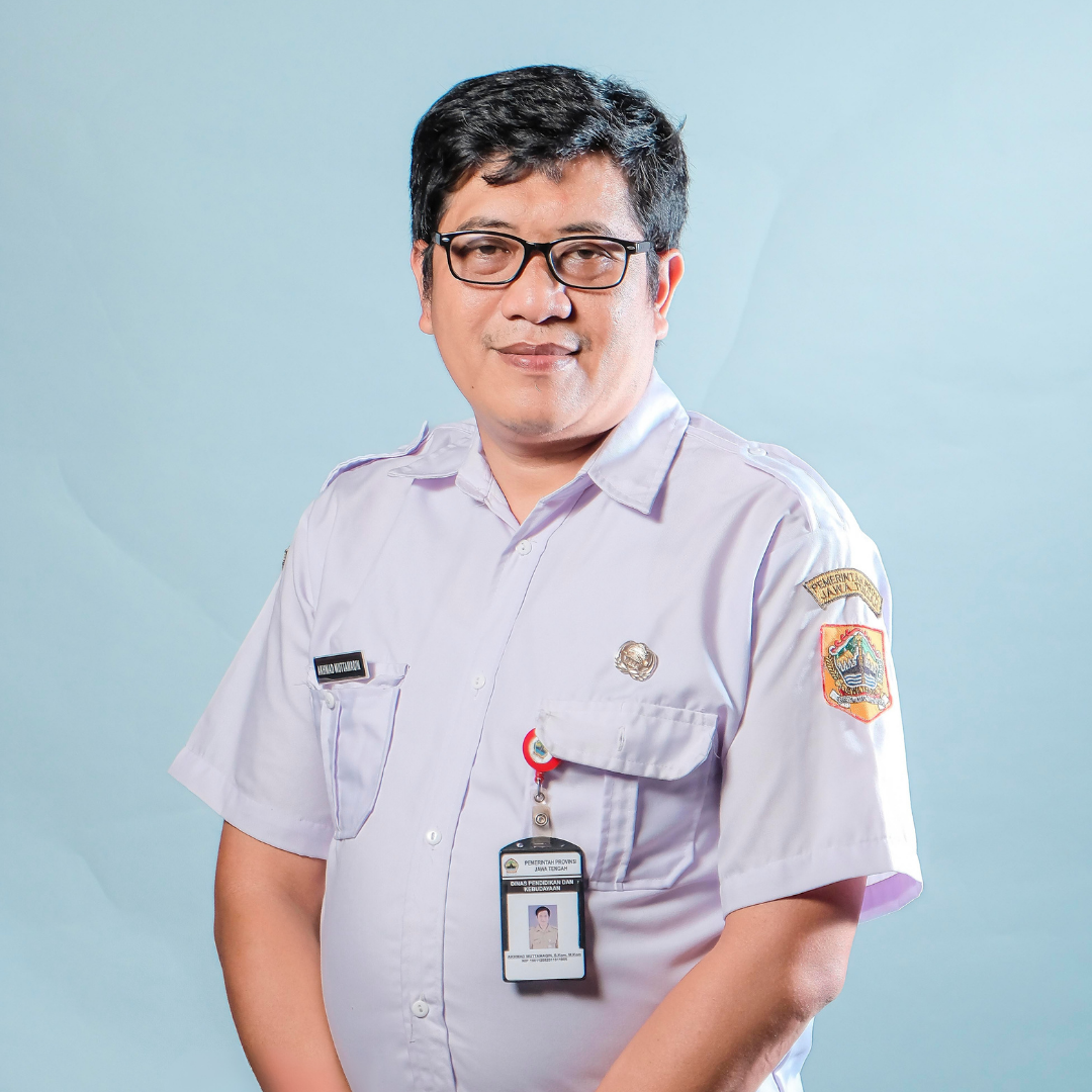 Foto Guru AKHMAD MUTTAMAQIN