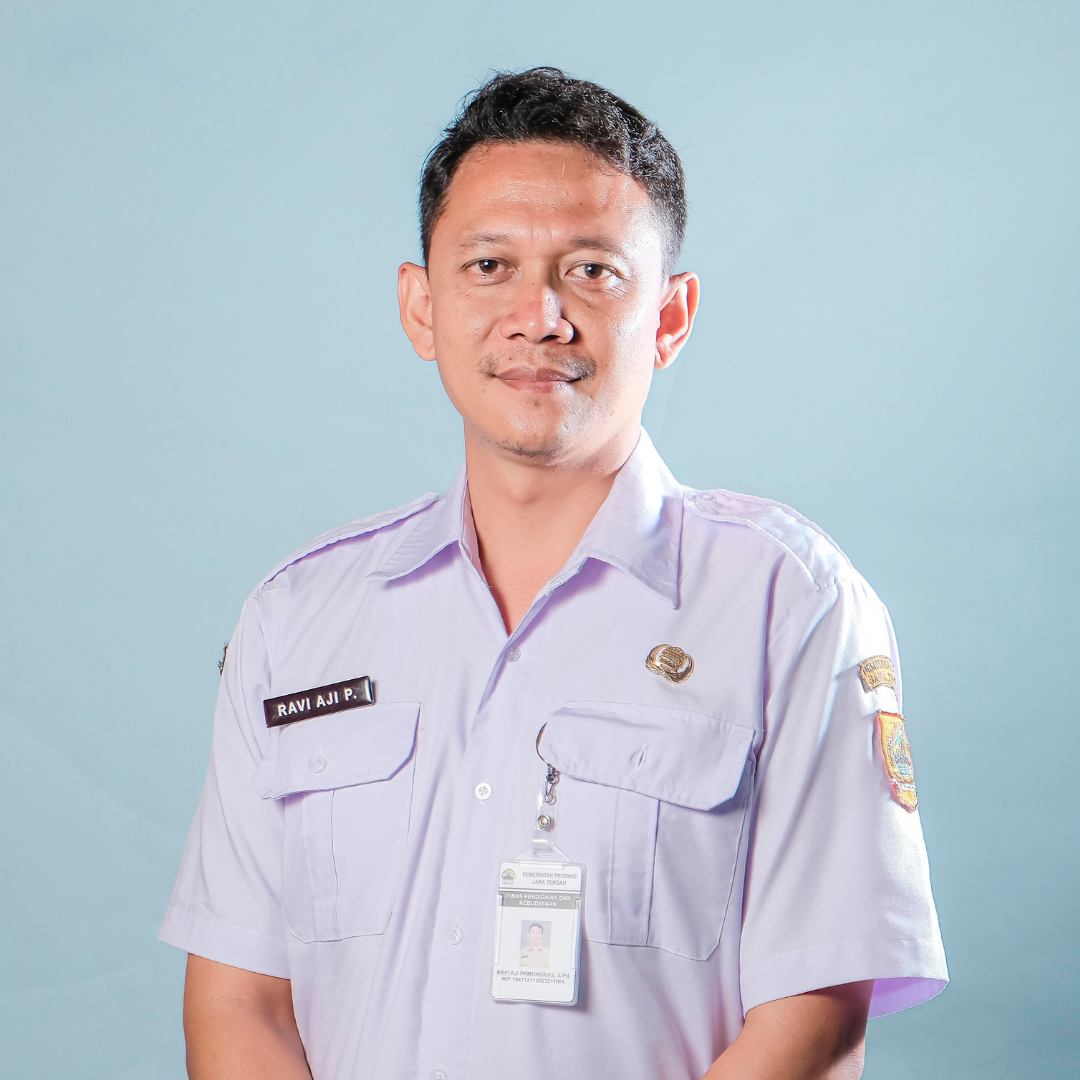 Foto Guru RAVI AJI PAMUNGKAS