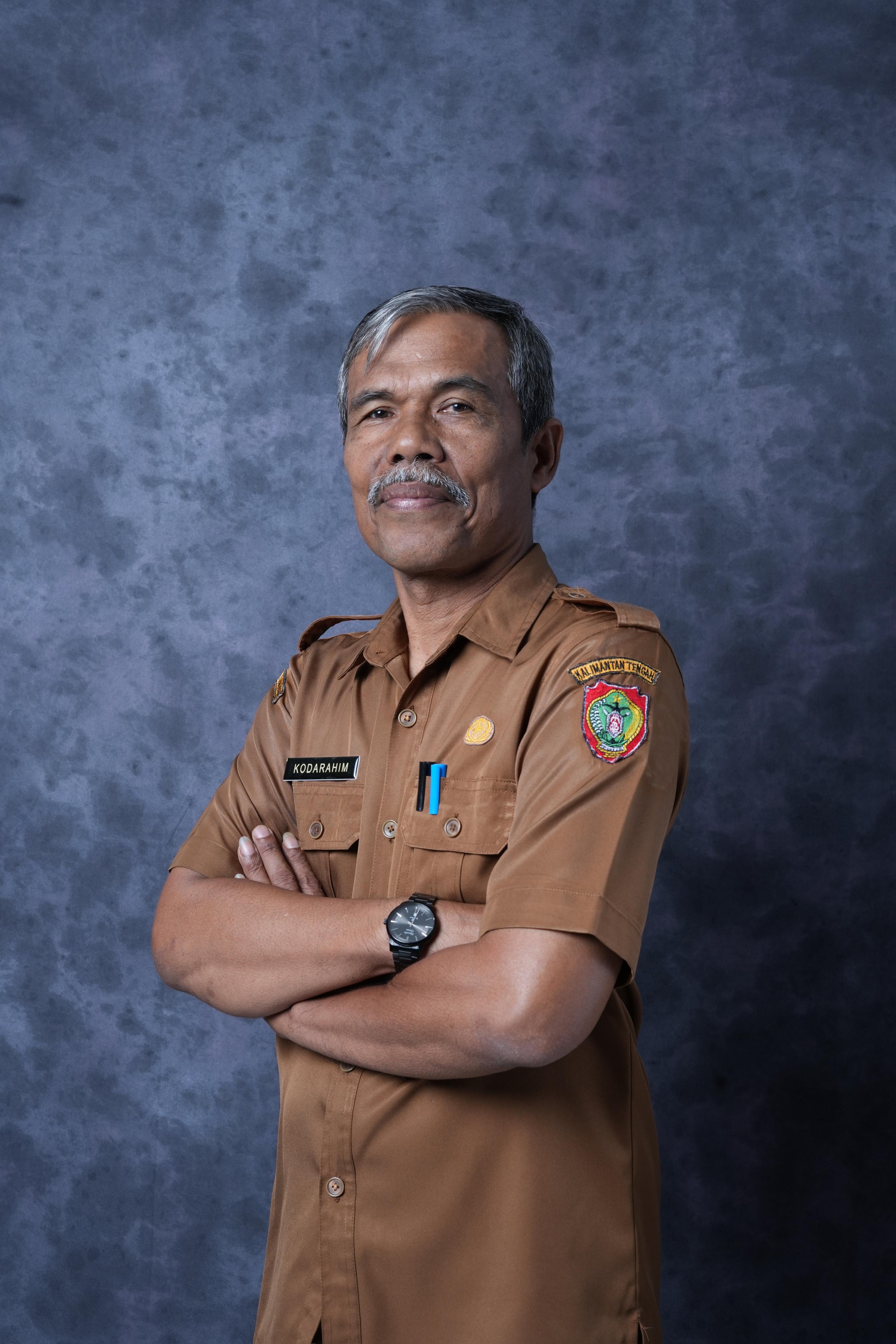 Foto Kepala Sekolah Drs. Kodarahim