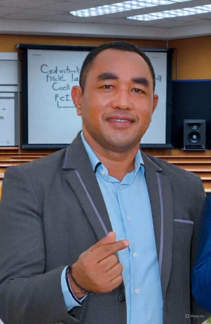 Foto Kepala Sekolah Heribertus Lungi, S. Pd, M. Pd