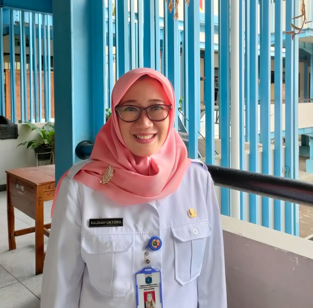 Foto Wali Kelas HAJRAH OKTORA