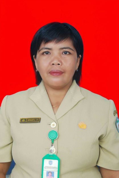 Foto Kepala Sekolah Bernadeta, S. Th