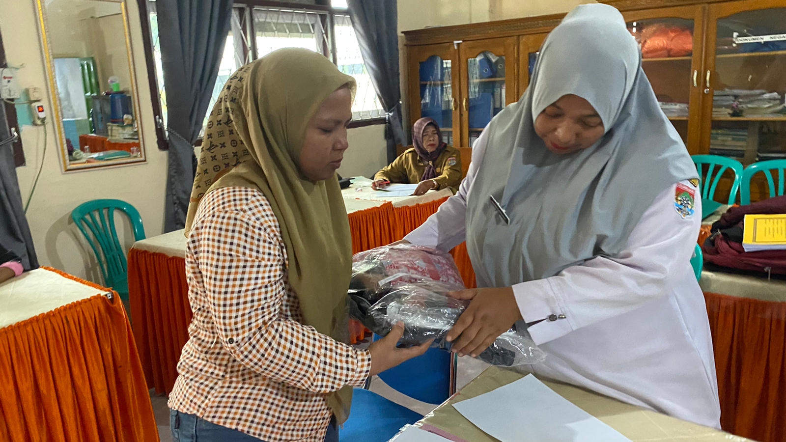pembagian baju gratis