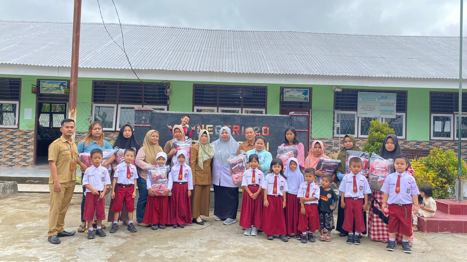 pembagian baju gratis