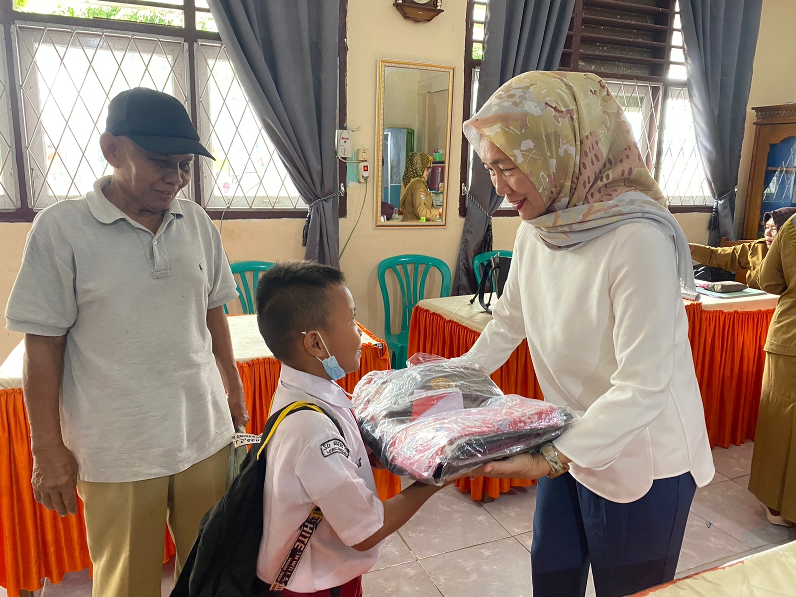 pembagian baju gratis