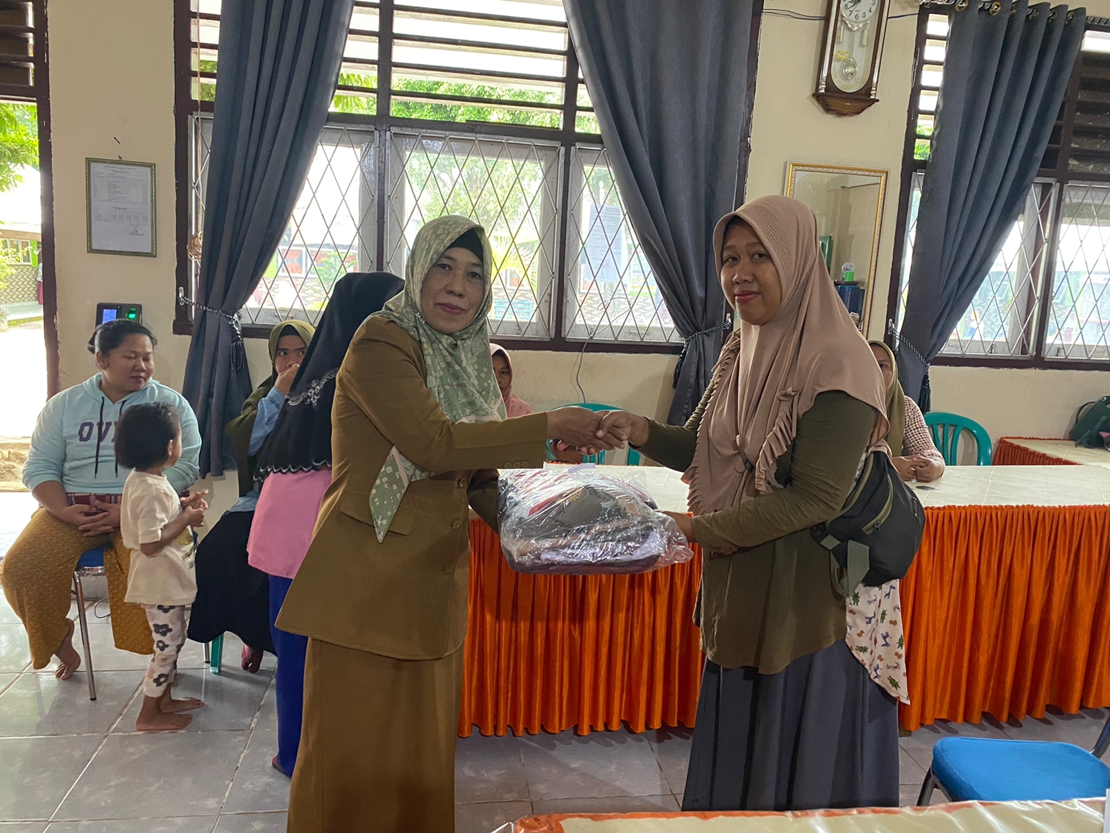 pembagian baju gratis