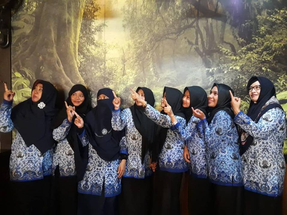Formasi Ibu-ibu Guru