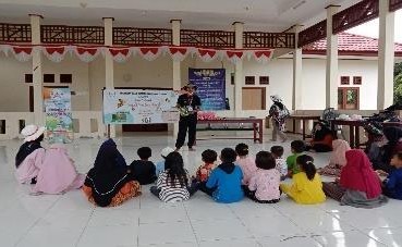 Kegiatan melapak buku di Desa Sambungan Selatan bersama KORELITA tahun 2022