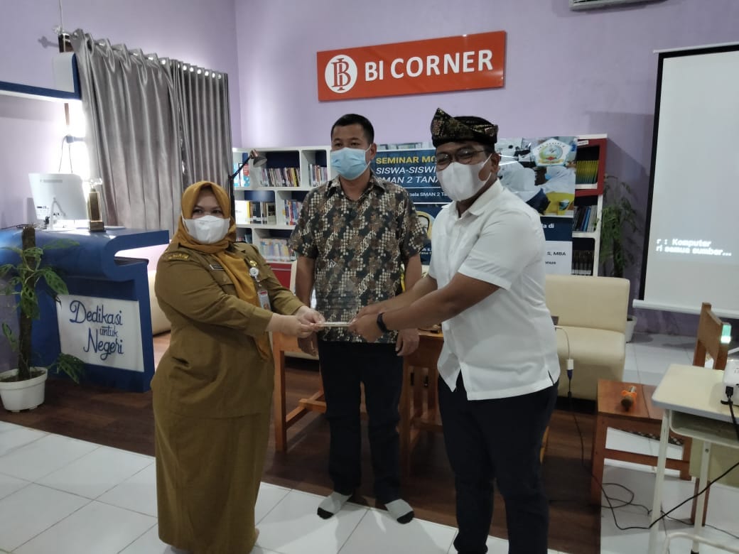 Seminar Motivasi bagi siswa siswi SMAN 2 Tana Tidung dengan Tema "Peran Generasi Muda di Era Bonus Demografi