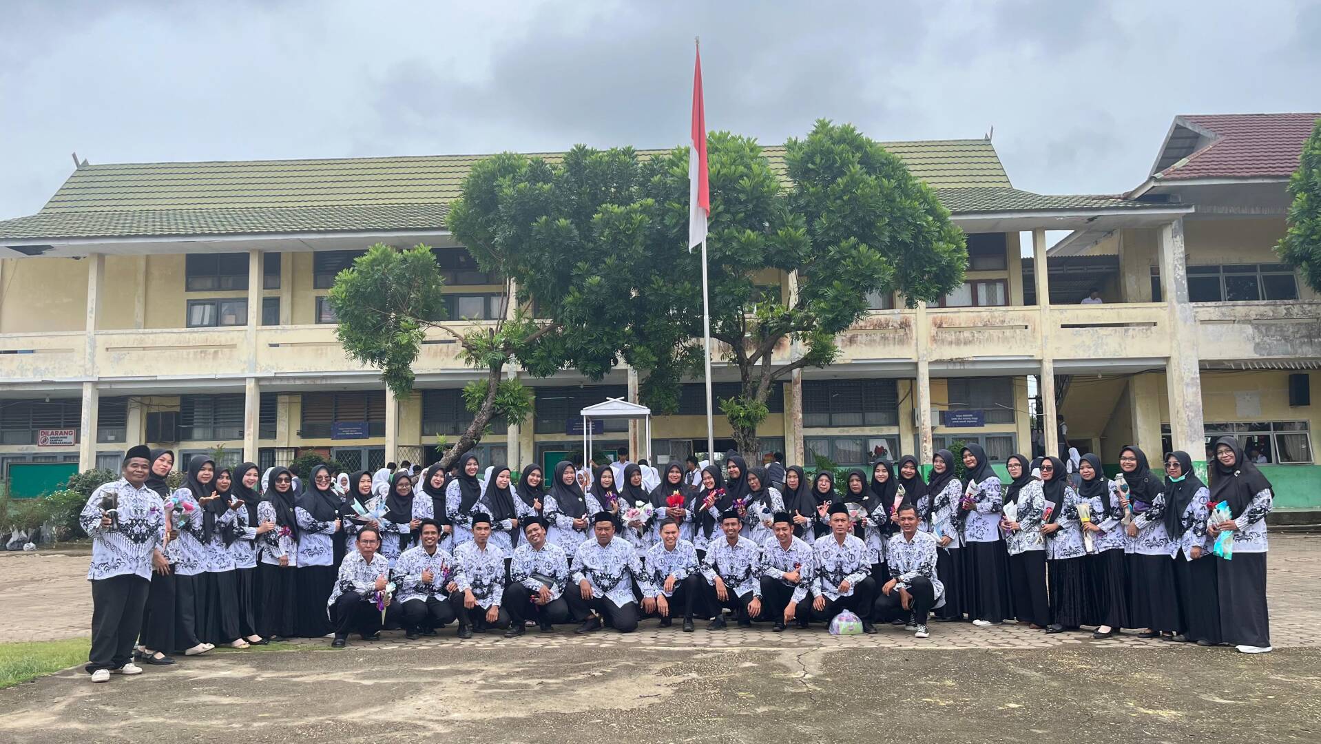 Momen Peringatan Hari Guru 2025