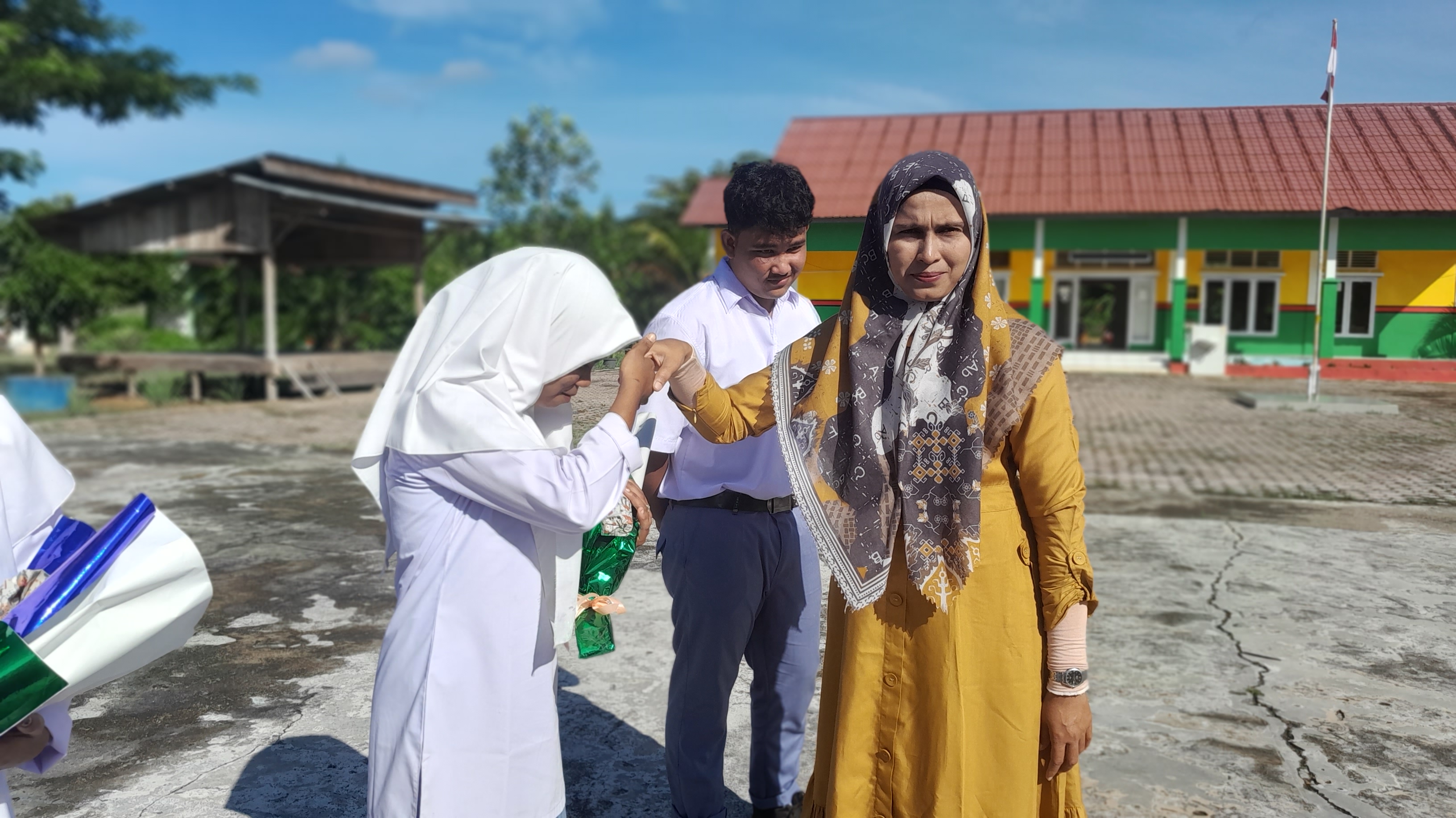 Pembagian hadiah 6