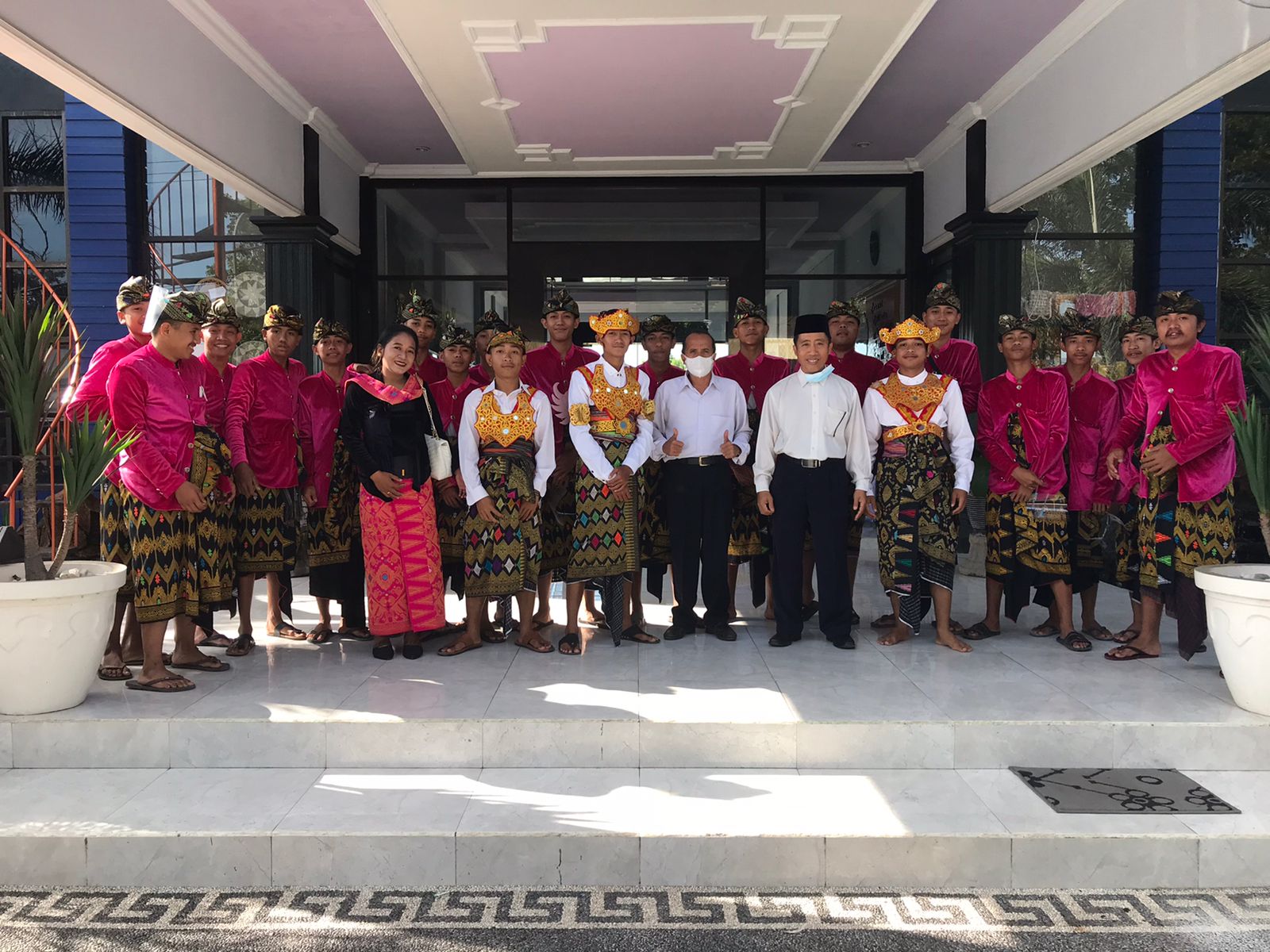 FOTO BERSAMA PARA JUARA