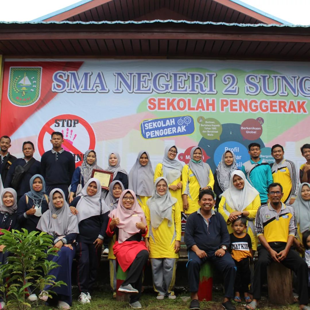 Foto Bersama Guru dan TU