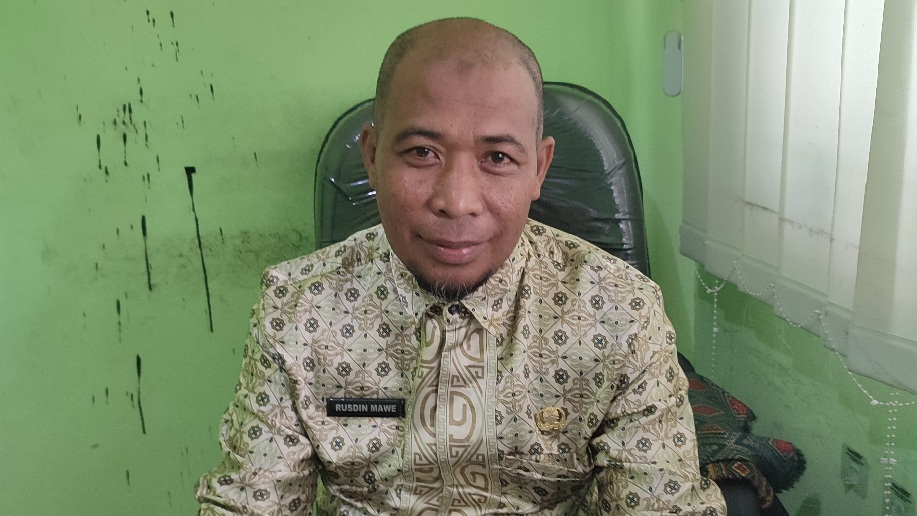 RUSDIN MAWE, S.Pd (GURU BAHASA INGGRIS - WAKASEK KESISWAAN)