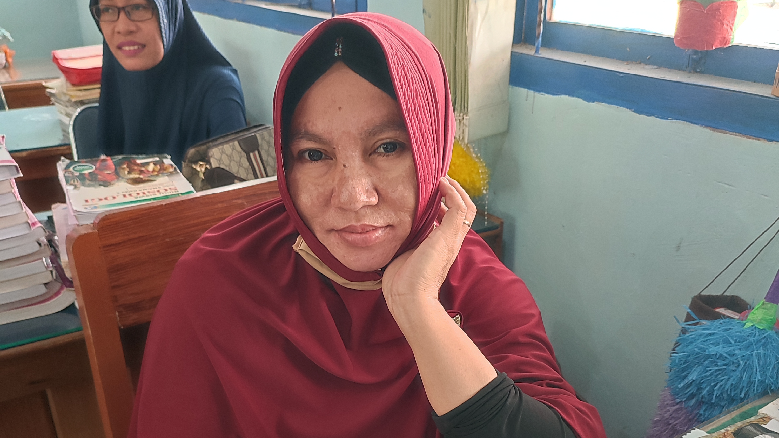 DEWI, S.Pd (GURU EKONOMI-AKUNTANSI)