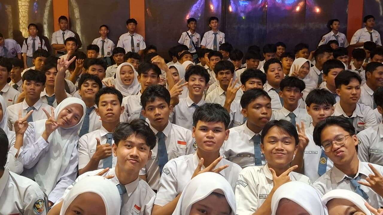 Inspirational Talk bertema "Break The Barrier" (Raih Prestasi, Gapai Mimpi)