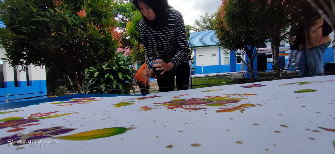 Membatik di SMANETA 2021