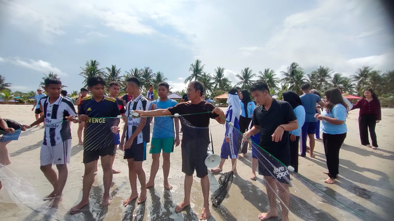 kunjungan  Pantai Tuing
