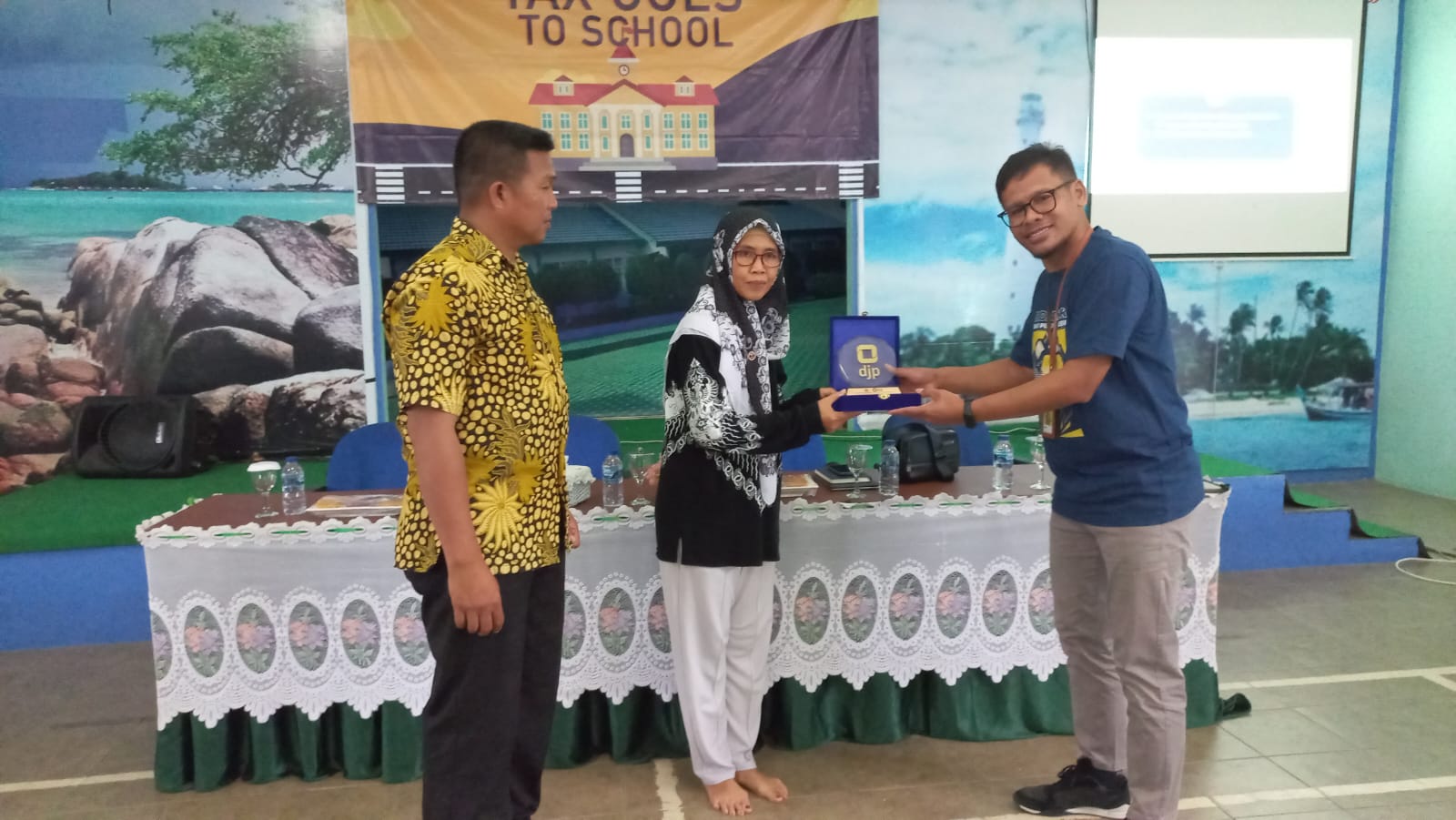 TAX go to School