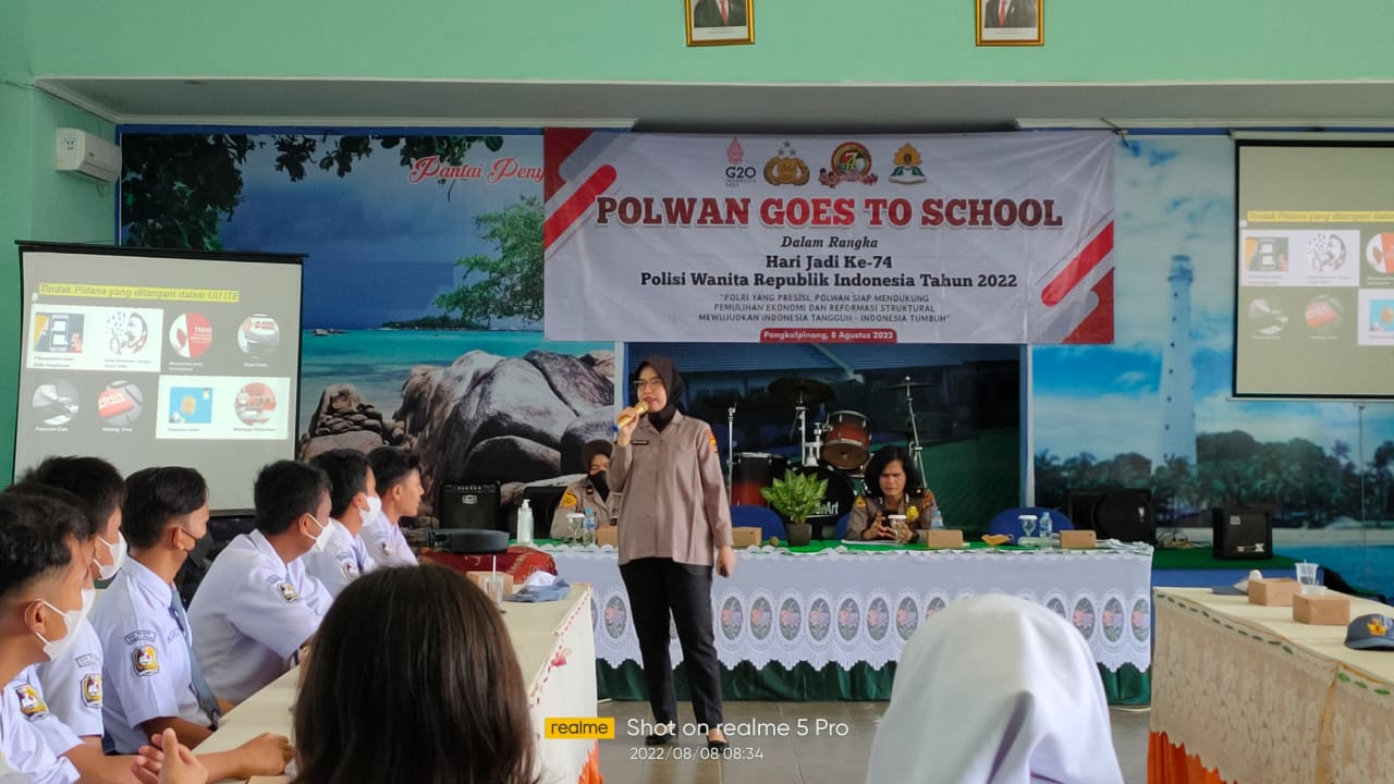 Polwan Goes to School