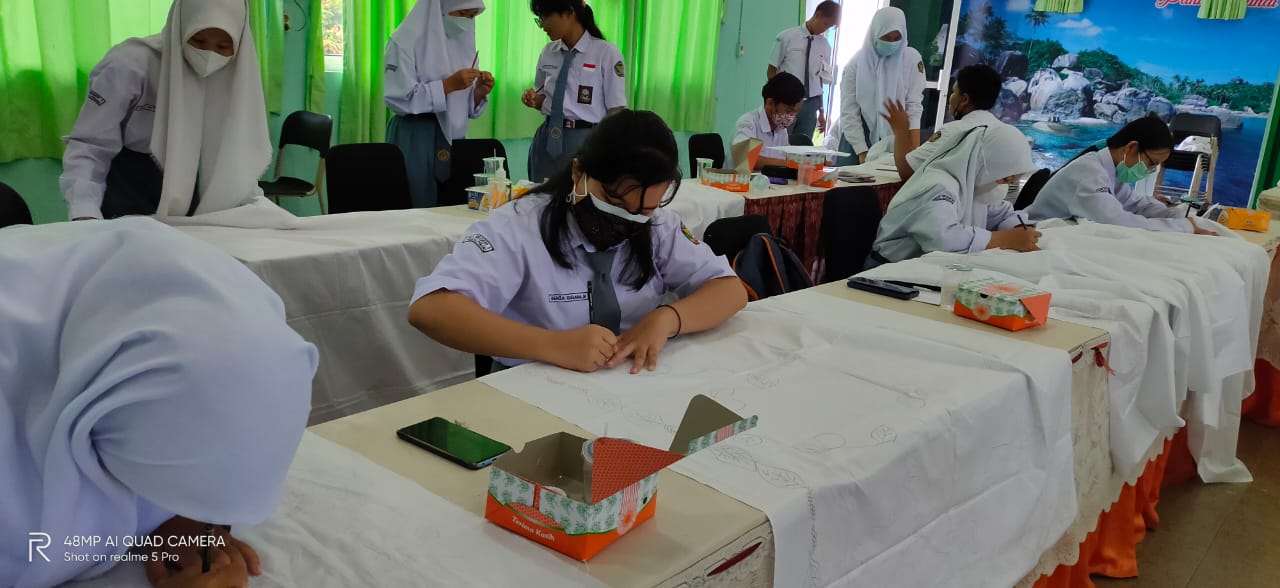 Membatik di SMANETA 2021