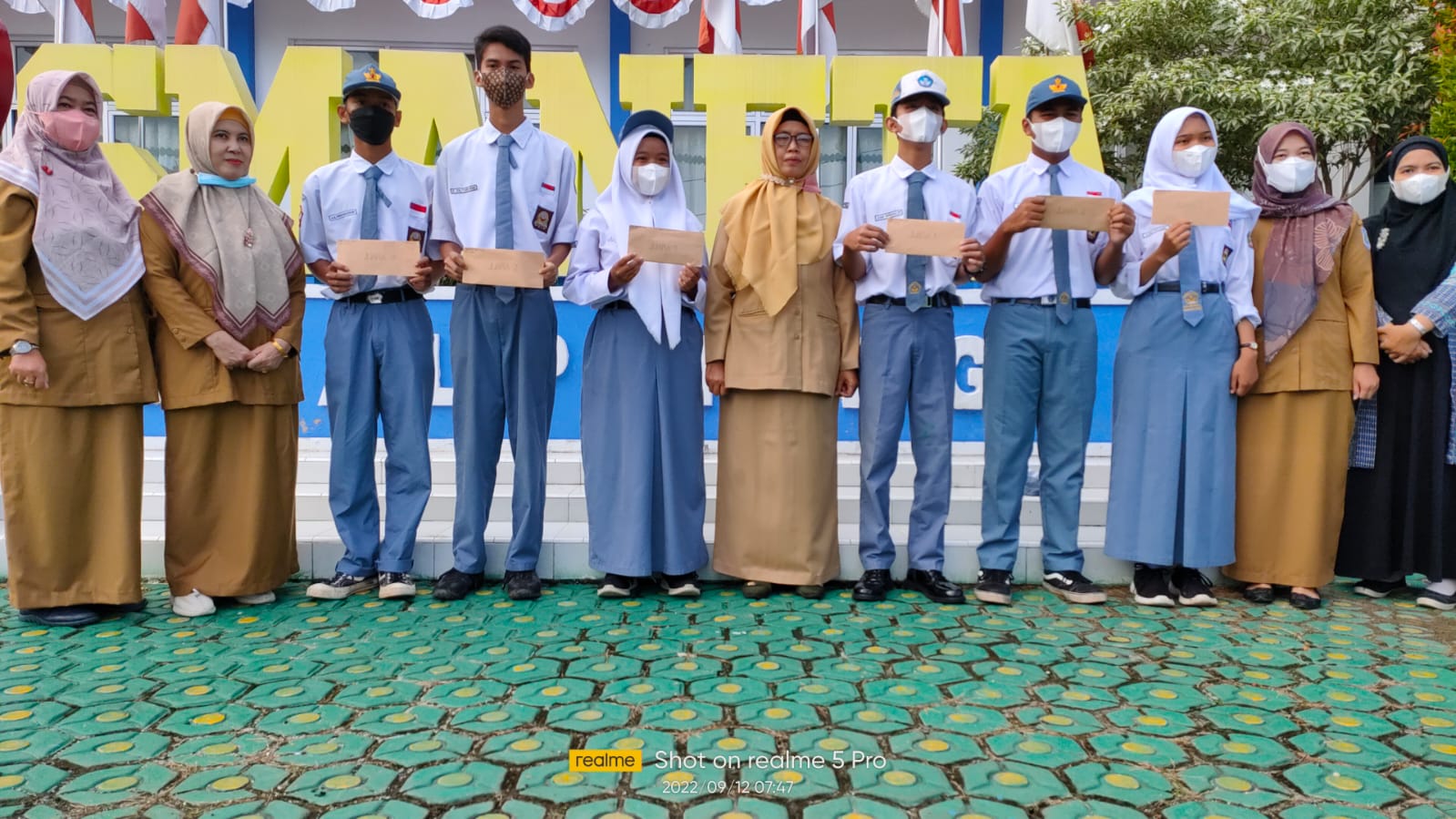 Pembagian hadiah HUT SMANETA lomba Internal