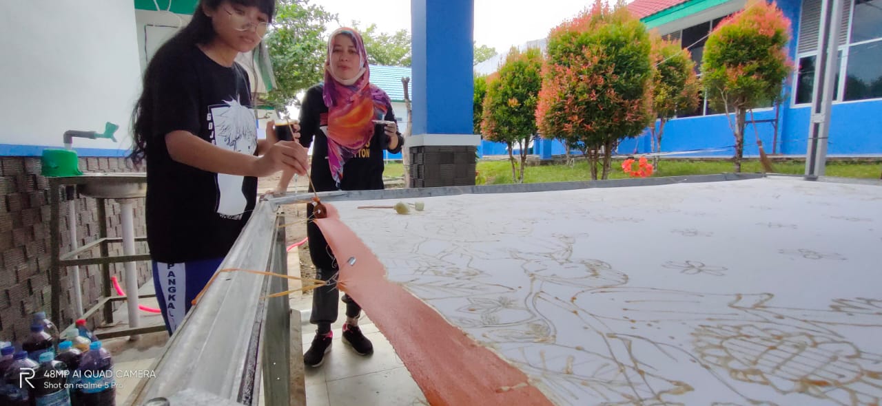 Membatik di SMANETA 2021