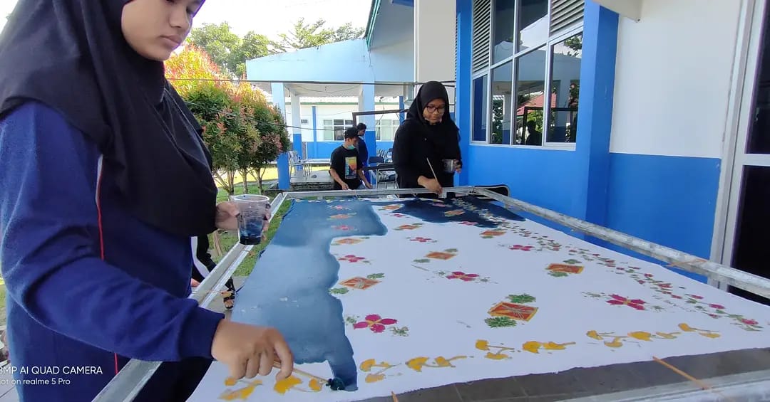 Membatik di SMANETA 2021