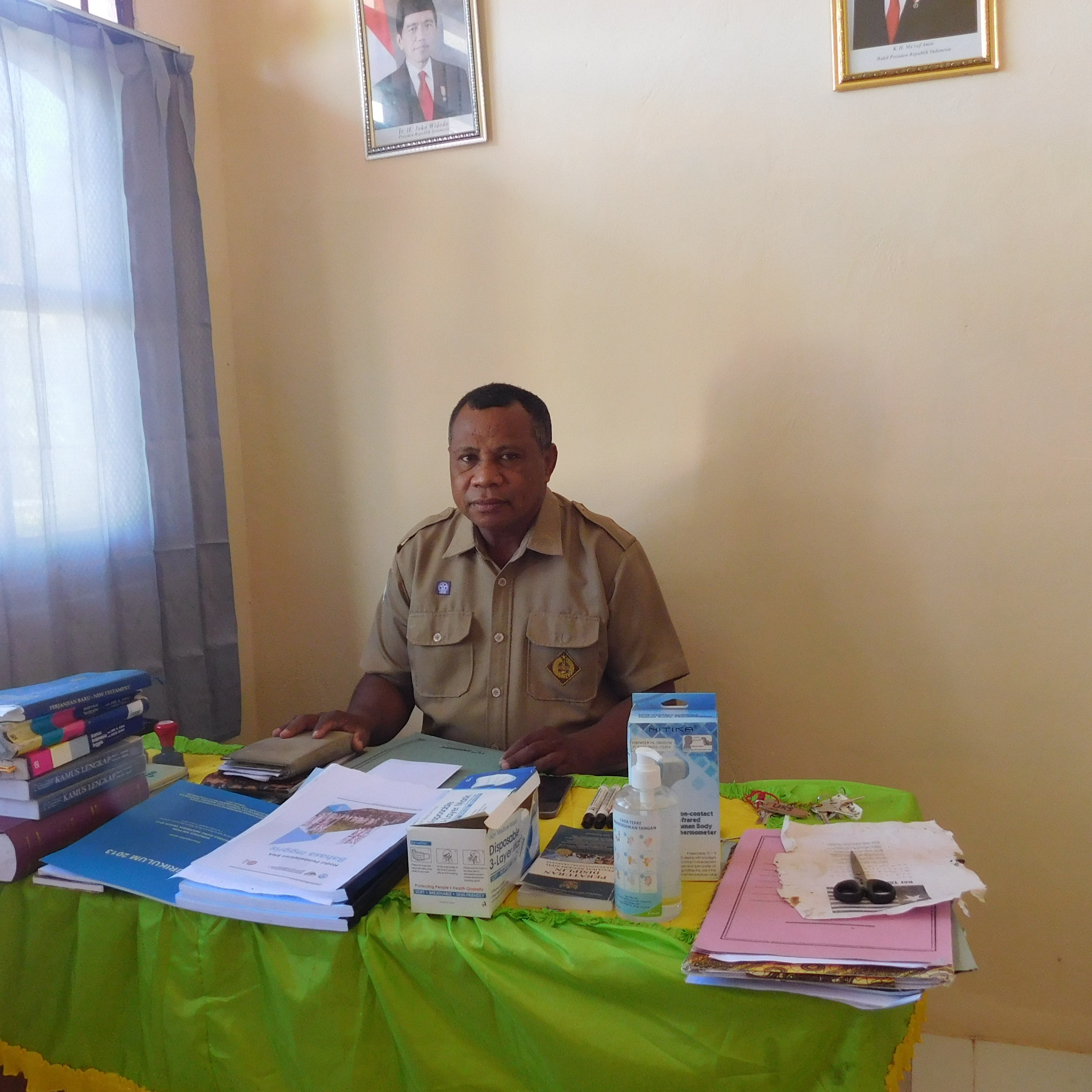Foto Kepala Sekolah Manduru Frans Jenbise,S.Pd