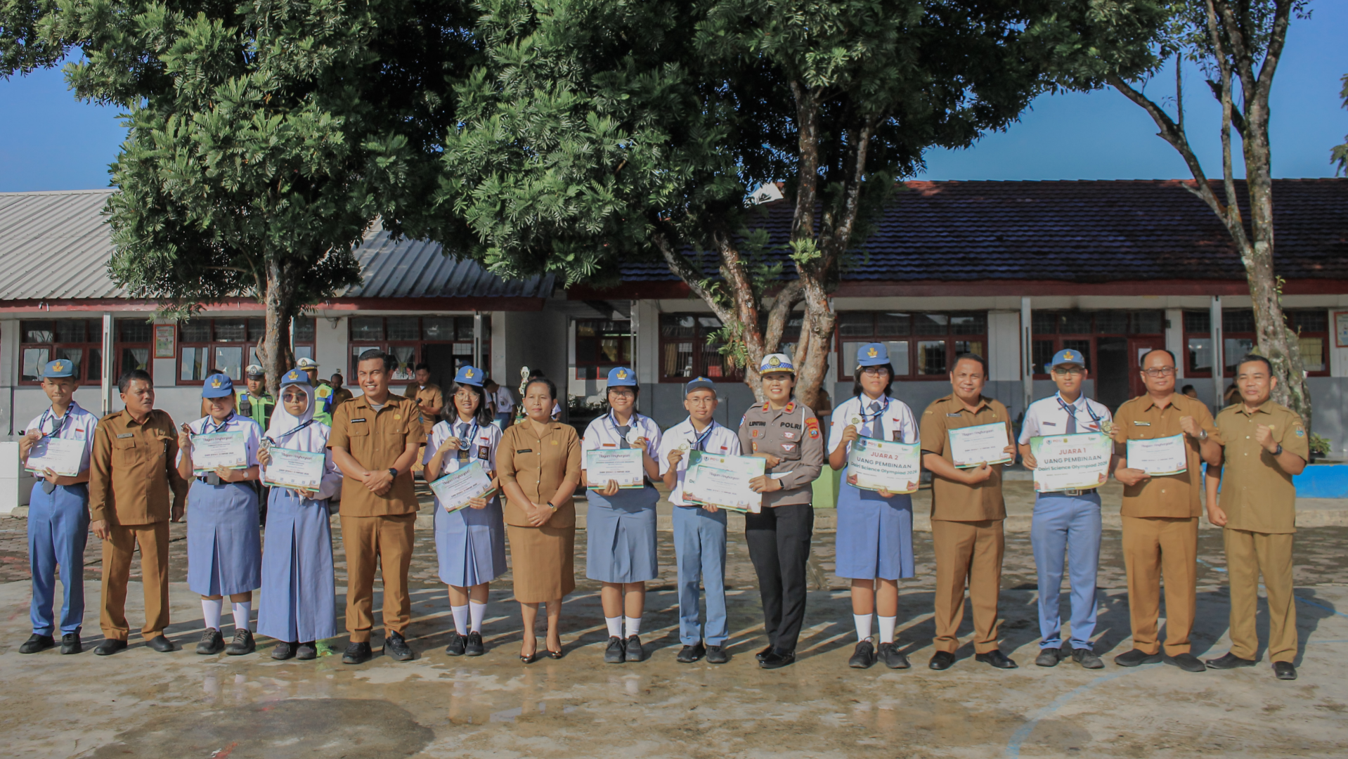 PENYERAHAN JUARA