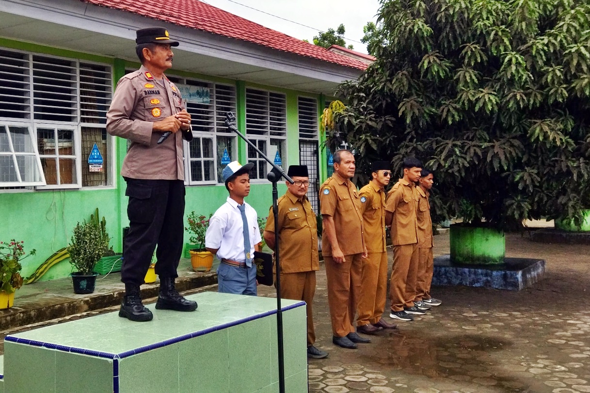 UPACARA SENIN PAGI 29 AGUSTUS 2022 BERSAMA BAPAK KAPOLSEK TANJUNG MUTIARA