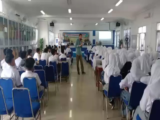 Native speaker asal Belanda