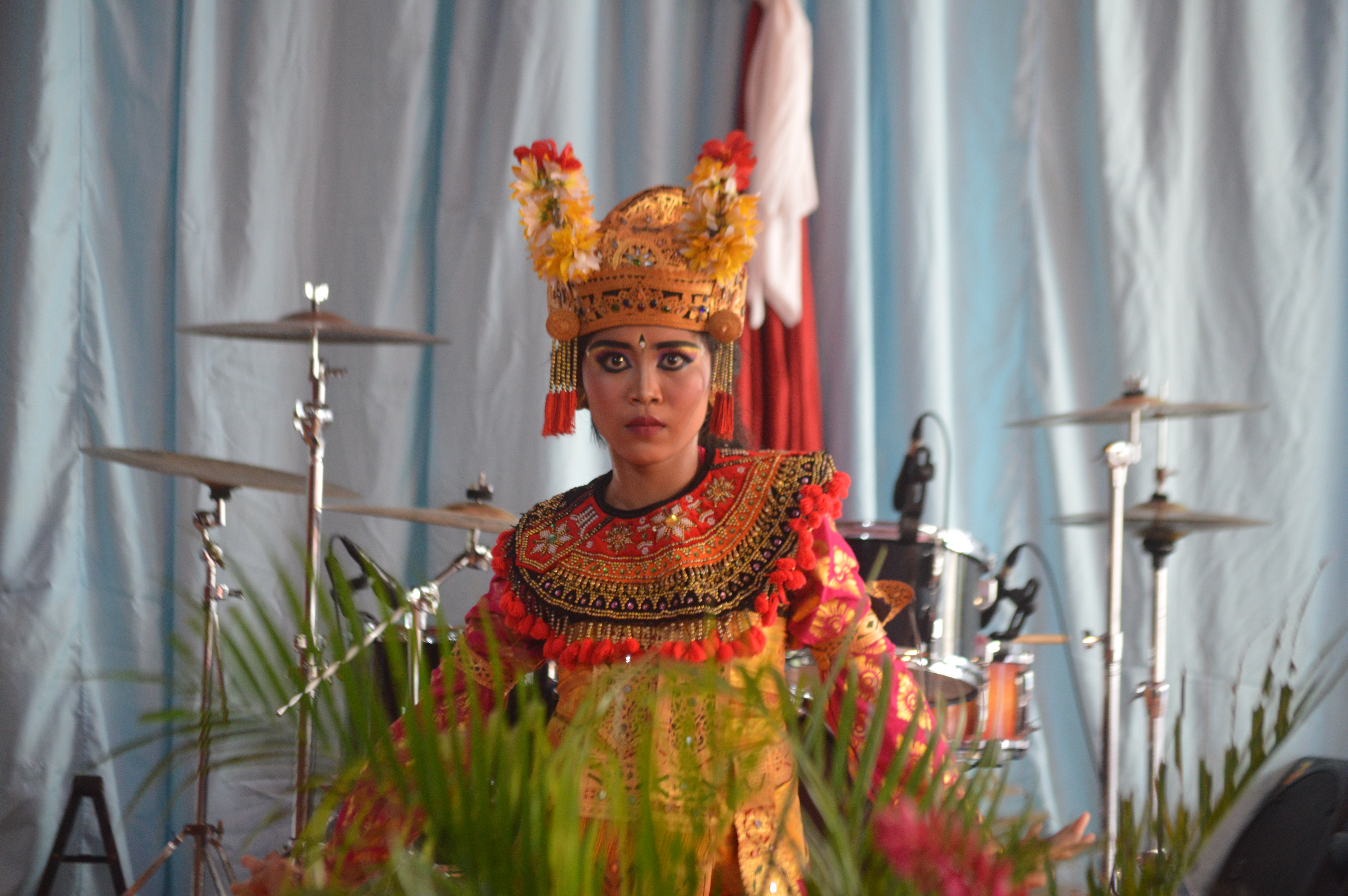 Tari Condong oleh siswi SMARAK