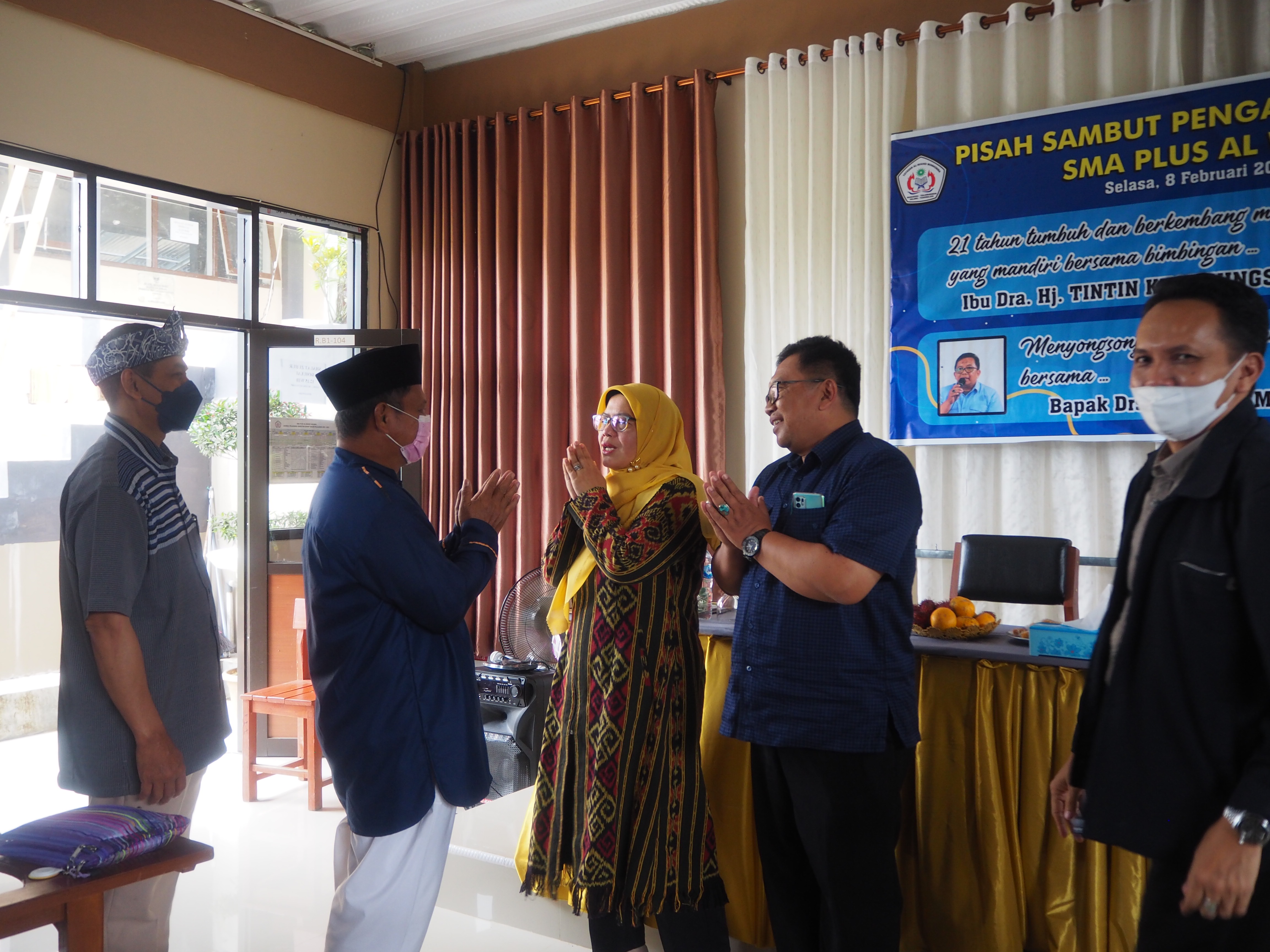 Saling melepas dan mendoakan
