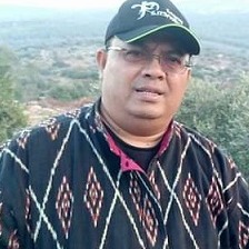 Foto Kepala Sekolah Kepala Sekolah SMAS Katolik Sint Pieter Waikabubak