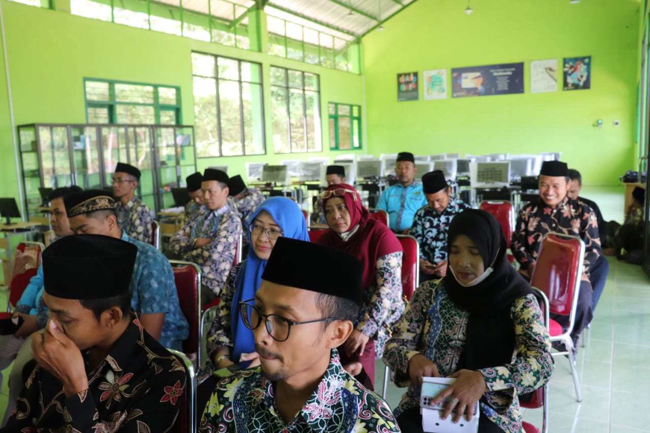 Bapak Ibu guru SMK Ma'arif Sudimoro dan jajaran Dosen