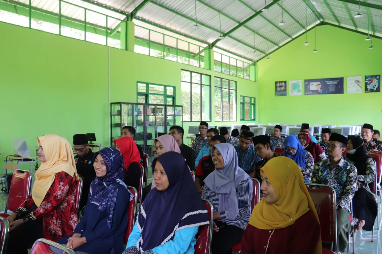 Bapak Ibu guru SMK Ma'arif Sudimoro dan jajaran Dosen