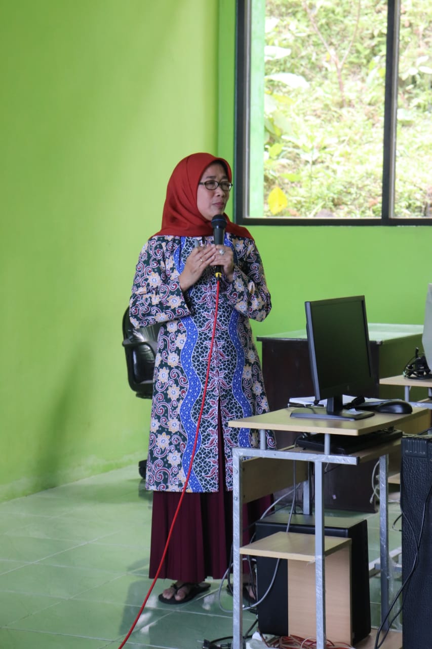 Pemaparan lingkungan kampus UNISMA