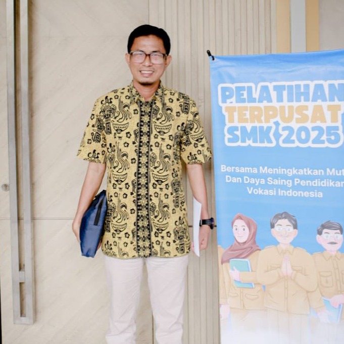 Foto Kepala Sekolah Kepala Sekolah SMKN 2 SUMBAWA BESAR