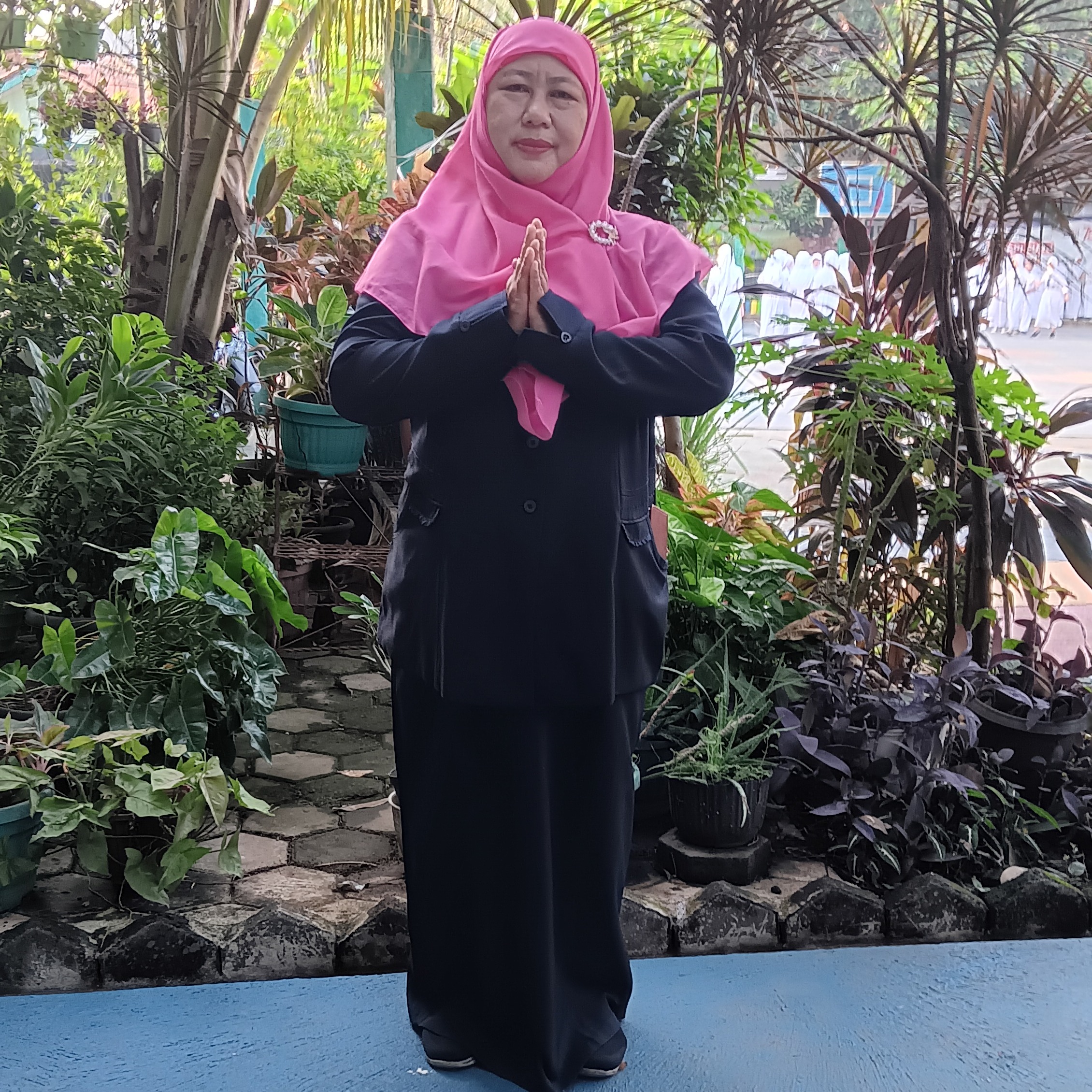 Foto Kepala Sekolah Dra. Hj. Siti Nuraisyah