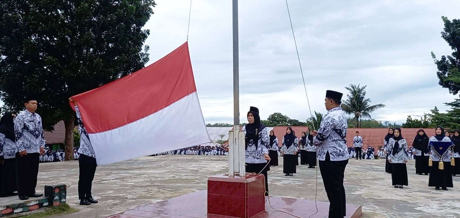 Pengibaran bendera merah putih