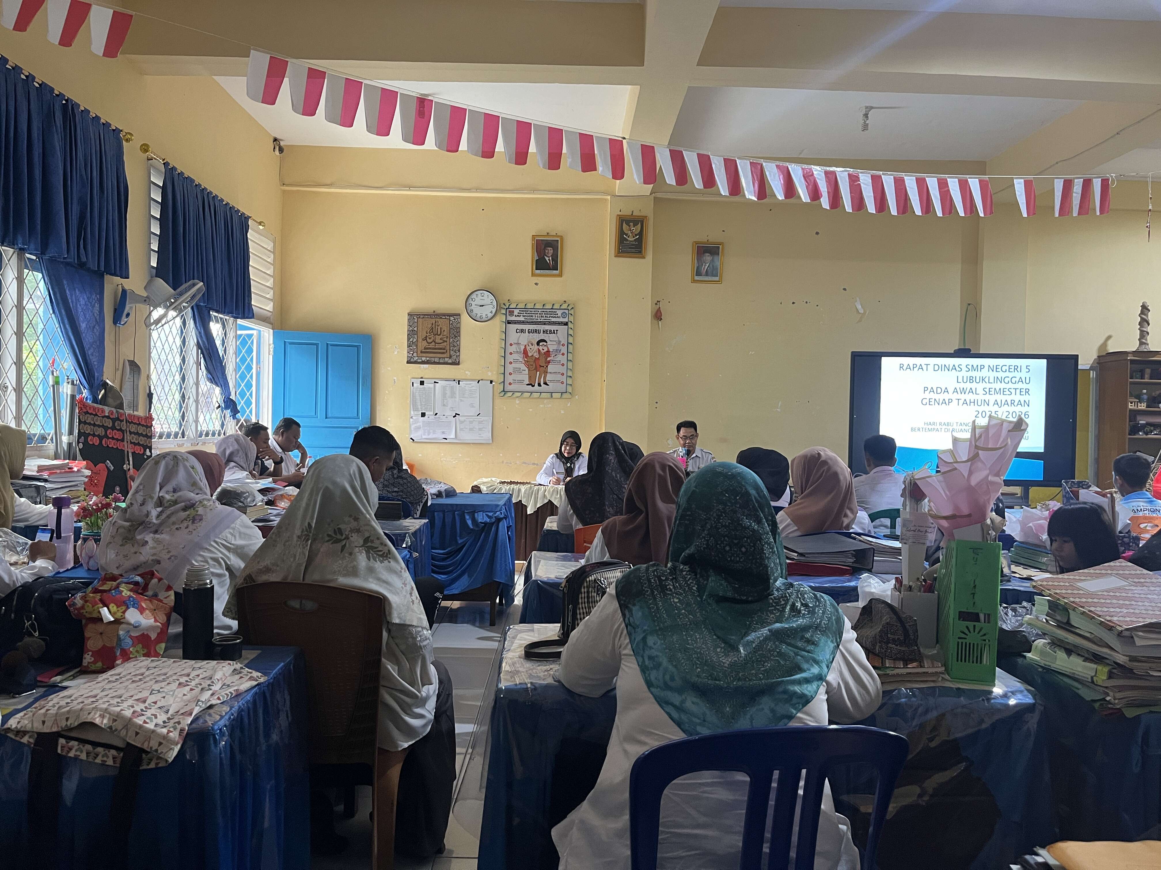 Pembukaan oleh Kepala SMP N 5 LLG