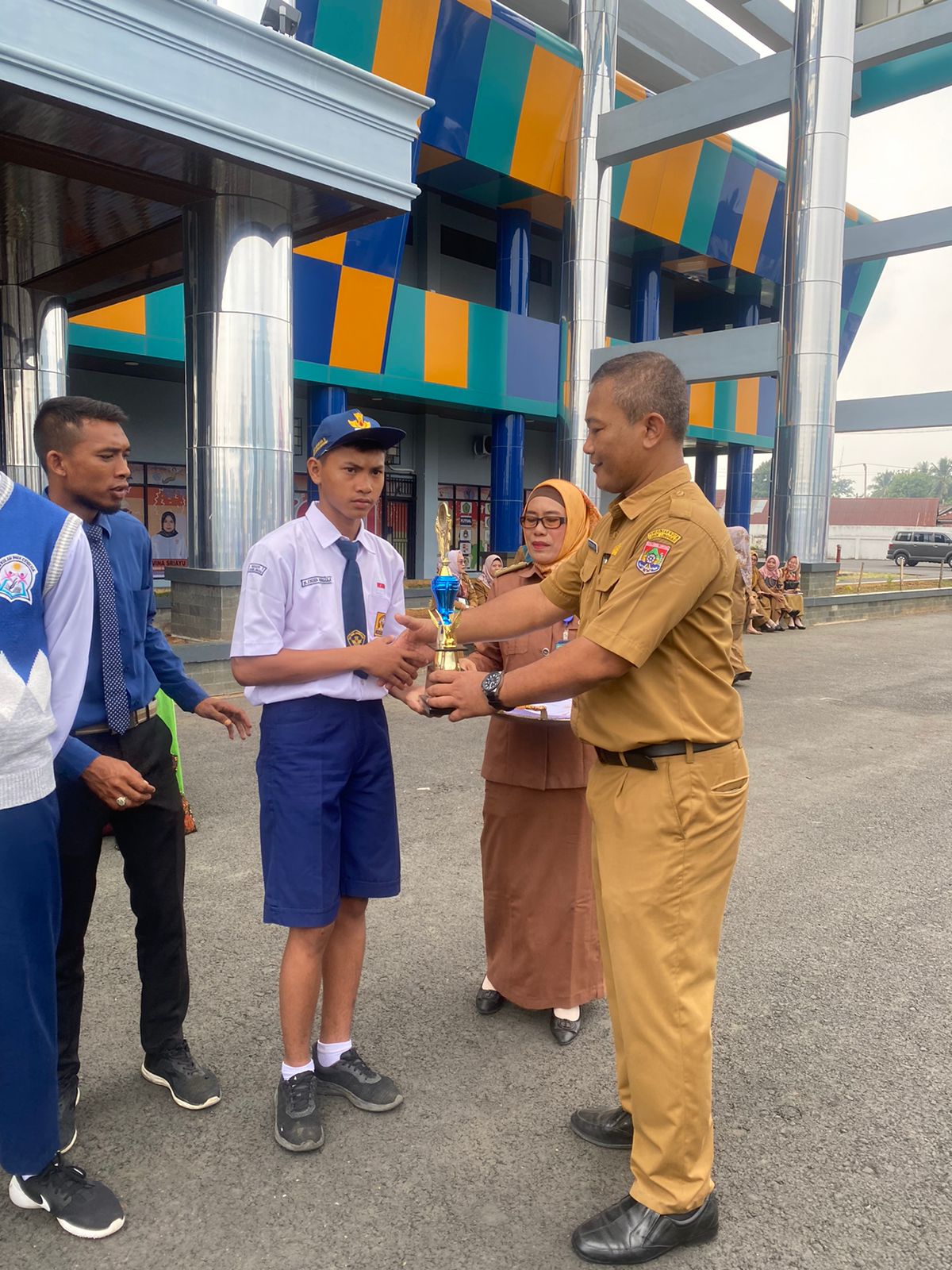 Pengambilan Hadiah lomba gerak jalan